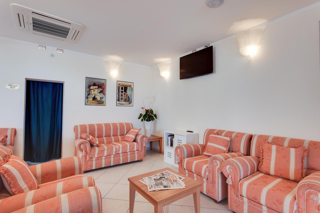 Hotel De La Ville Cesenatico Eksteriør billede