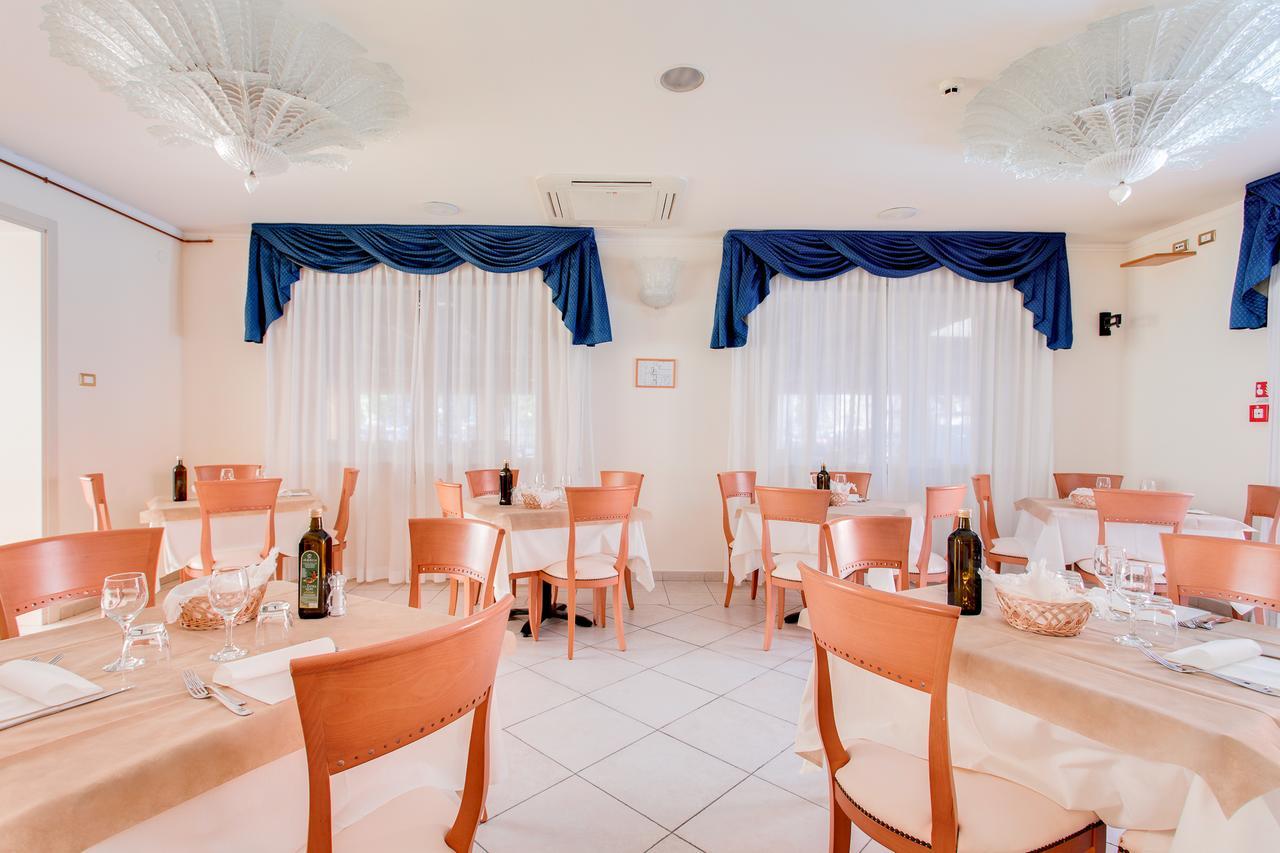 Hotel De La Ville Cesenatico Eksteriør billede