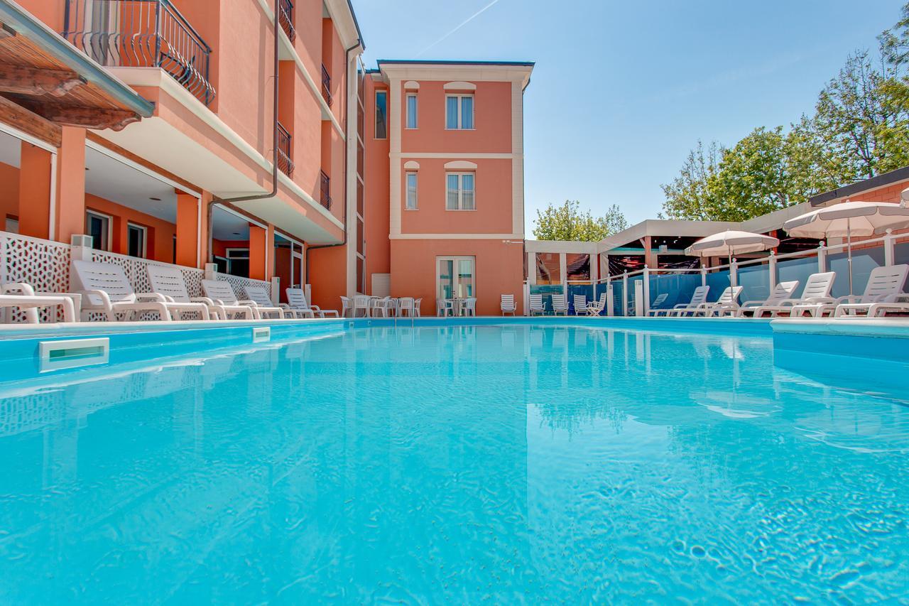 Hotel De La Ville Cesenatico Eksteriør billede