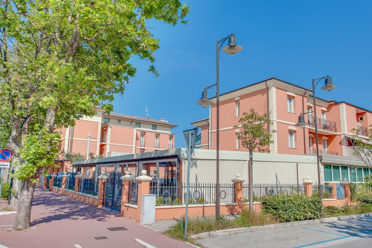 Hotel De La Ville Cesenatico Eksteriør billede