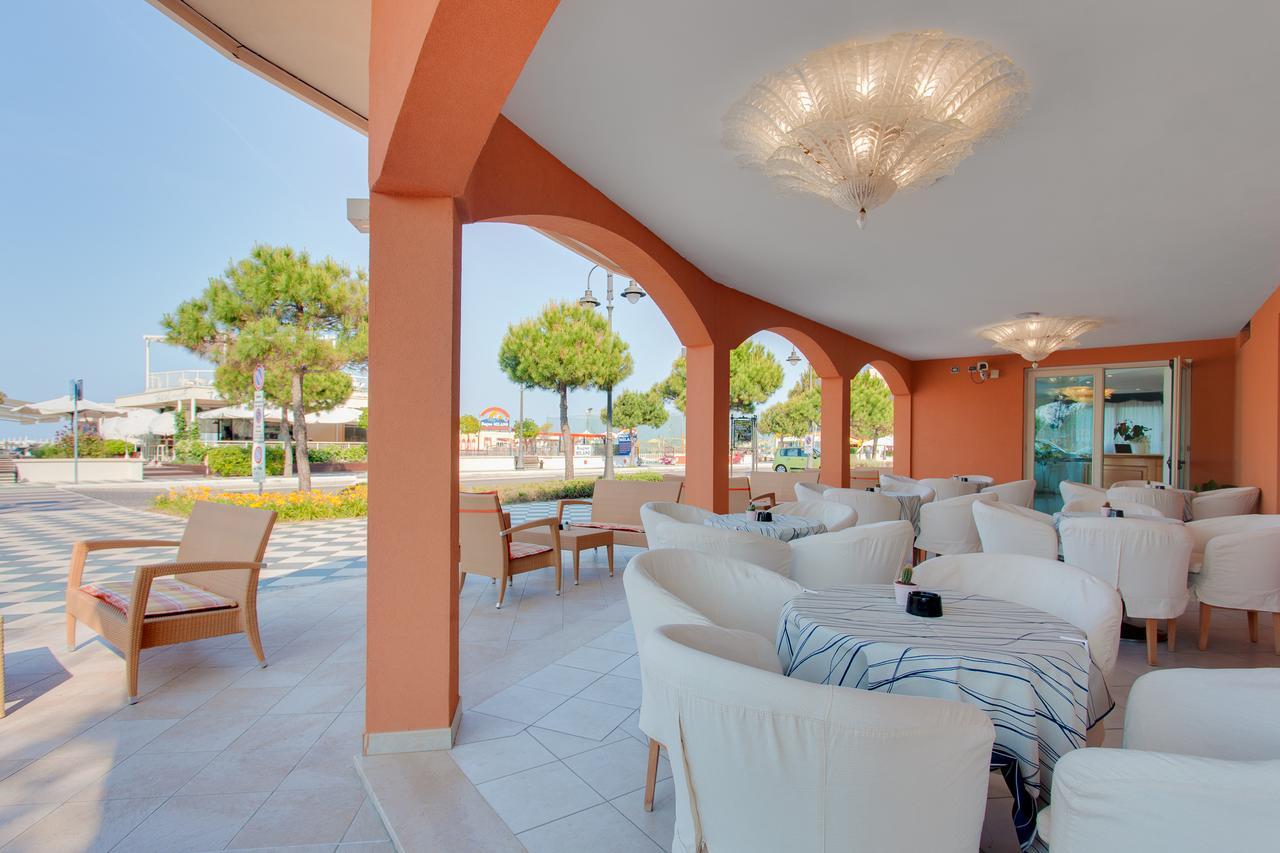 Hotel De La Ville Cesenatico Eksteriør billede