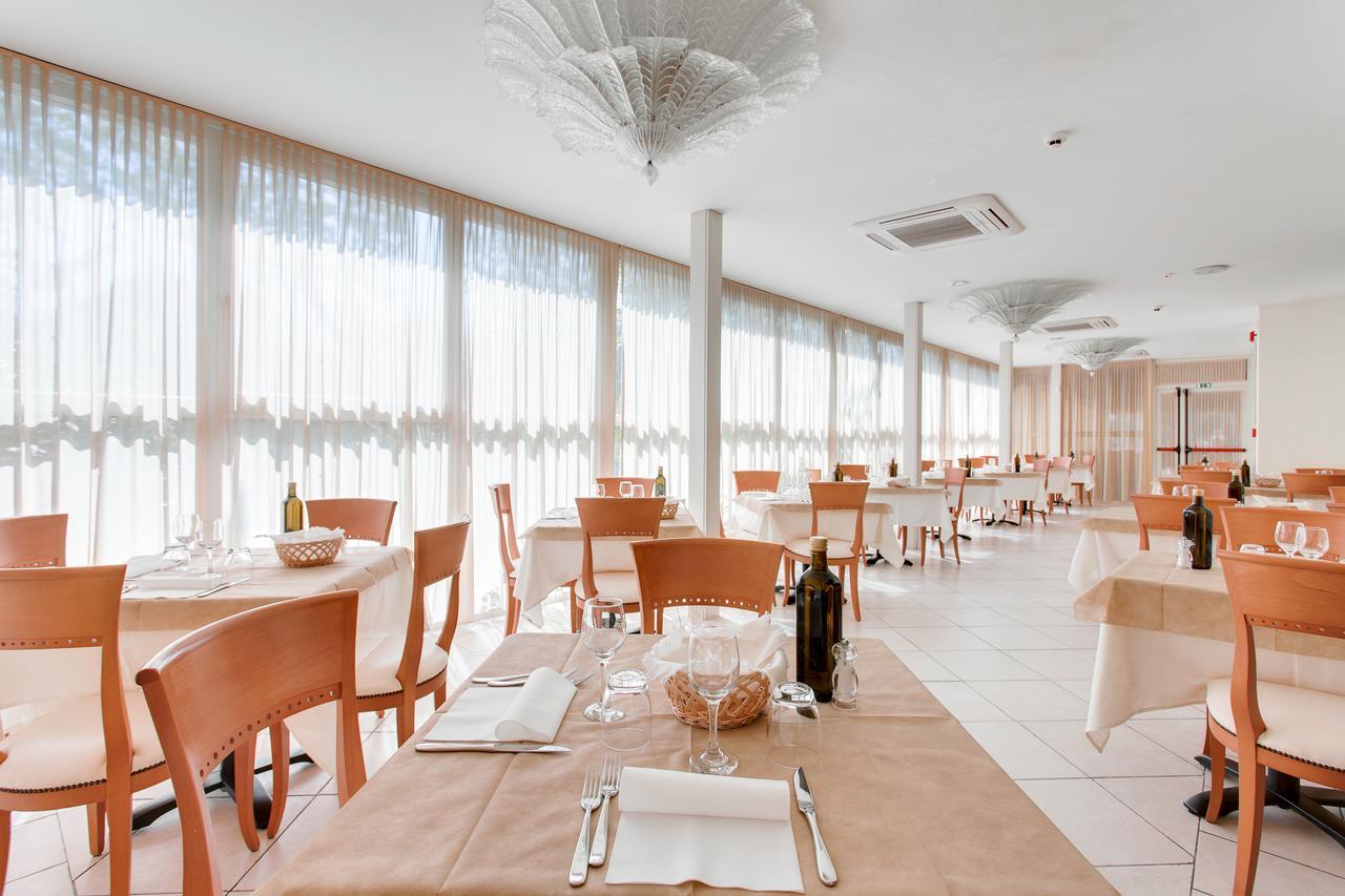 Hotel De La Ville Cesenatico Eksteriør billede